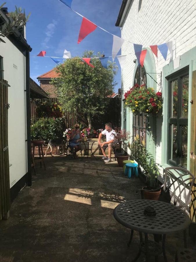 The Claremont Inn Bognor Regis Exteriör bild